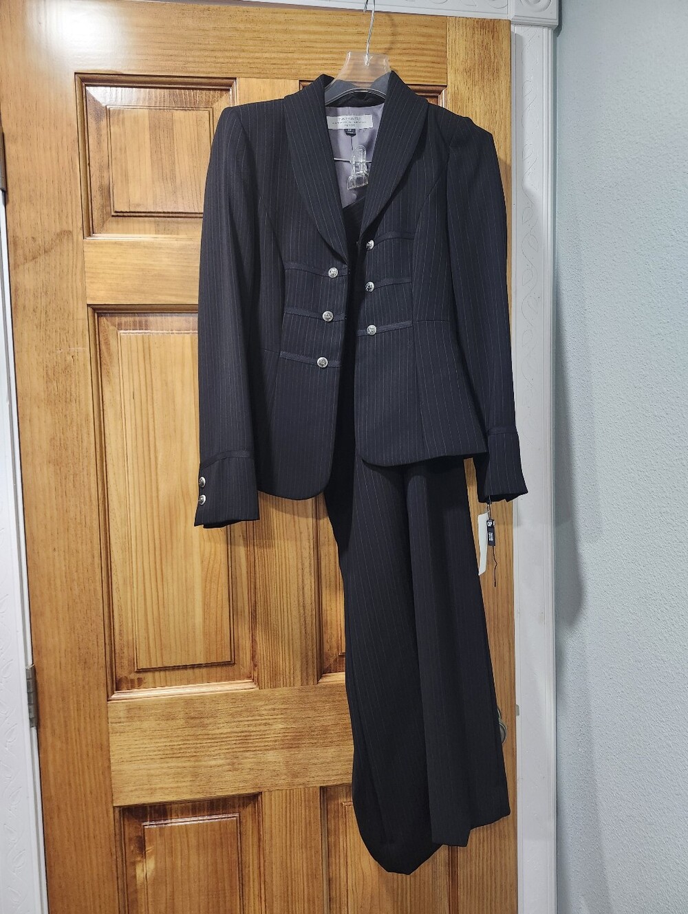 Tahari Arther Levine Tailored Black Pinstripe Women's Blazer & Trouser Suit 0P